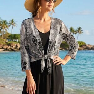 Chico's Travelers Black White Floral Tie Front Knit Shrug Size 2 Coastal Resort
